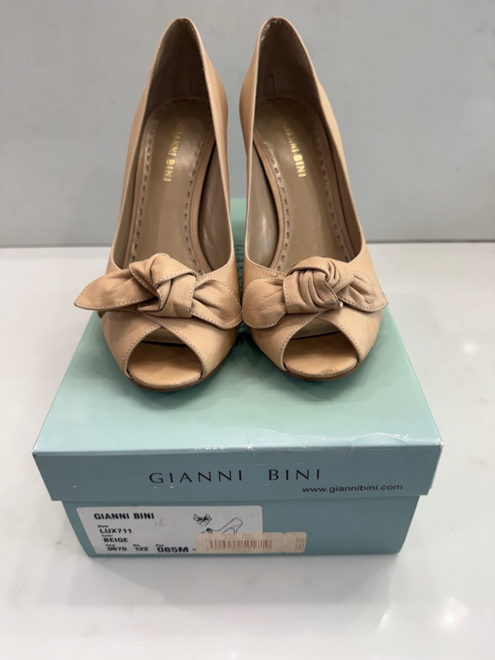 Gianni Bini Beige Peep Toe Bow Heels – Size 8.5M